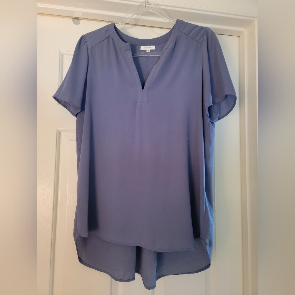 EUC Pleione Hi-lo Hemmed, Short Sleeve V-Neck Top - Lavender - Size M